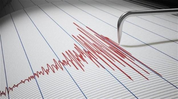 Italia, nuova forte scossa di terremoto: panico e gente in strada