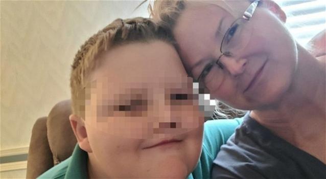 Bimbo di 11 anni, ucciso a coltellate mentre dorme: “È stata mamma”