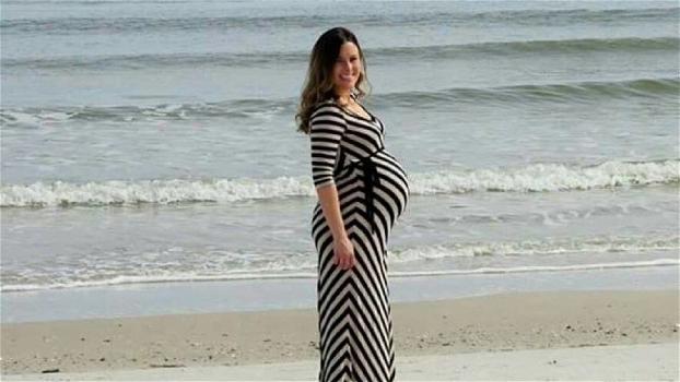 Scatta una foto alla moglie incinta, quando torna a casa si accorge di un dettaglio senza parole