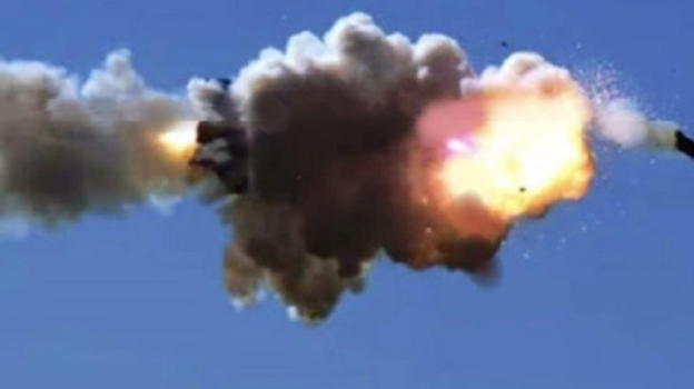 Incredibile scontro in volo tra due aerei: la situazione