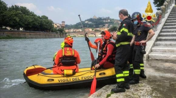 Italia, aereo precipita subito dopo il decollo nel fiume: i primi aggiornamenti