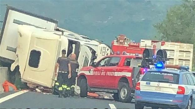 Italia, morti e feriti sull’asfalto: terribile incidente in autostrada