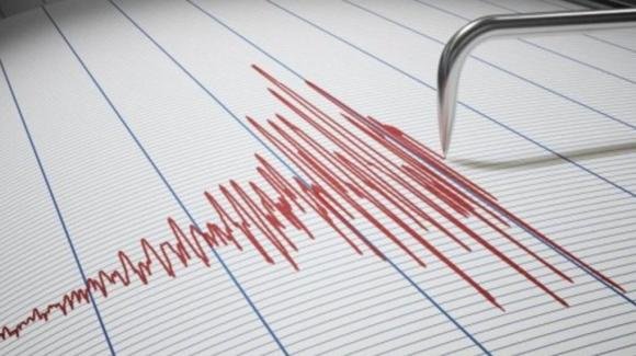 Italia, forte scossa di terremoto 4.0: panico e gente in strada