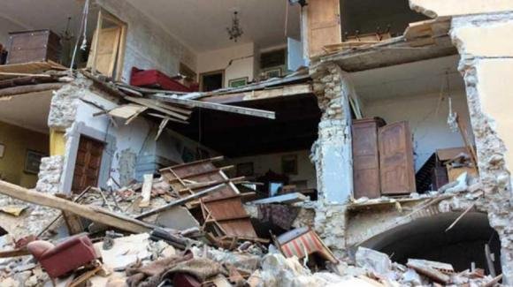 Devastante terremoto 5.3, ci sono crolli e morti: è corsa contro il tempo