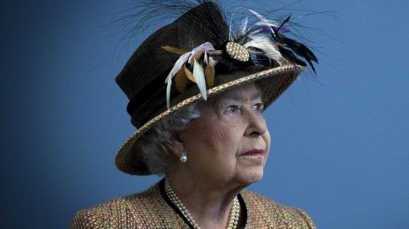 La Regina Elisabetta sta male, l’annuncio da palazzo sulle gravi condizioni