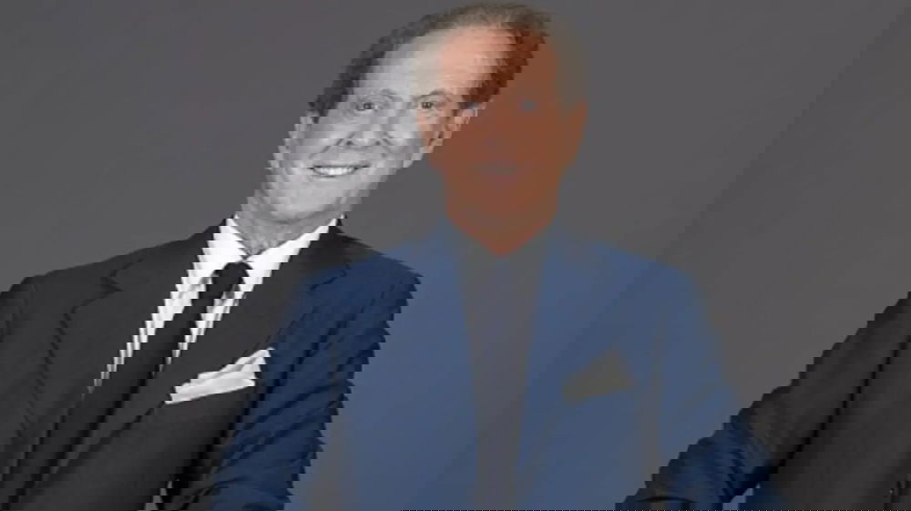 Memo Remigi stupisce i fan: ad 84 anni ha perso la testa per lei, che ne ha 20