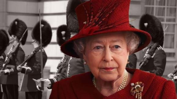 Regina Elisabetta, dopo la sua morte spunta l’amante segreto: rivolta sui social