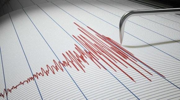 Violenta scossa di Terremoto magnitudo 7.4 appena registrata: i primi aggiornamenti