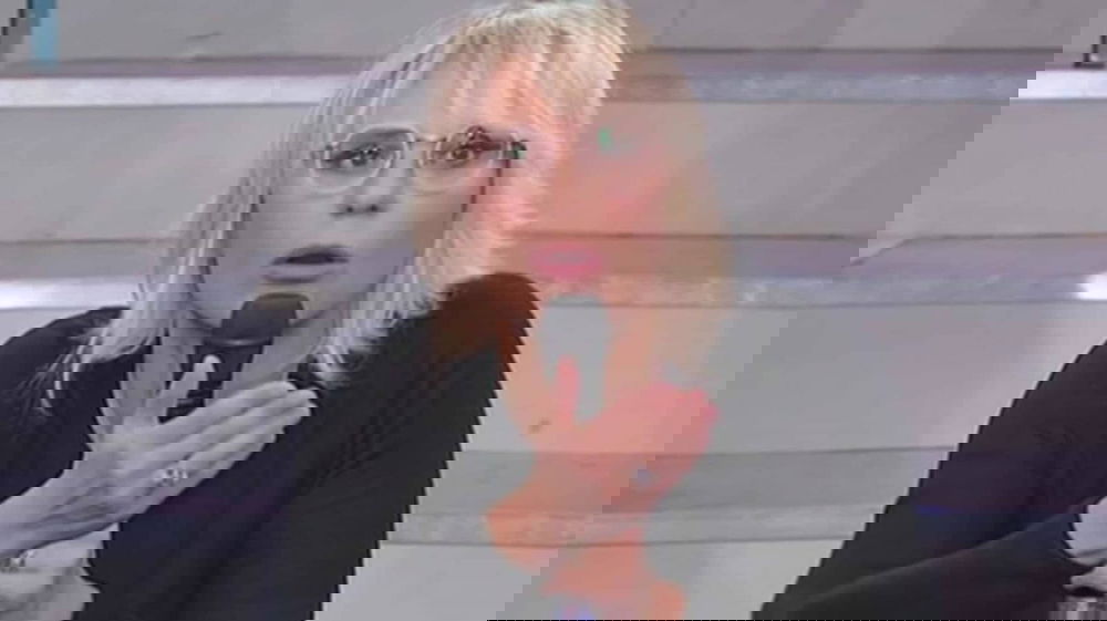 Uomini e Donne, Maria furiosa costretta a cacciare i due dallo studio