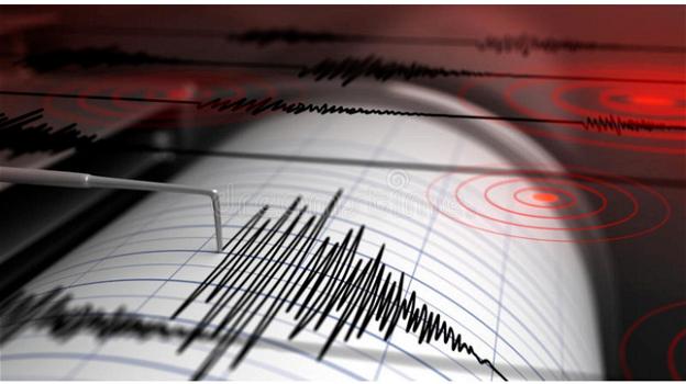 Italia, forte scossa di terremoto: panico totale