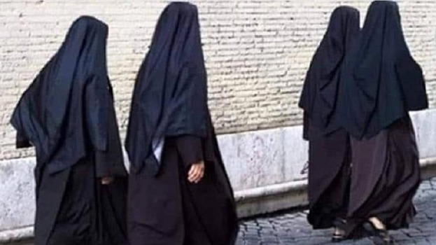 “4 suore picchiano i bambini sui genitali e li chiudono al buio”