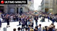 Dramma in Italia, auto si schianta sulla folla: i primi aggiornamenti