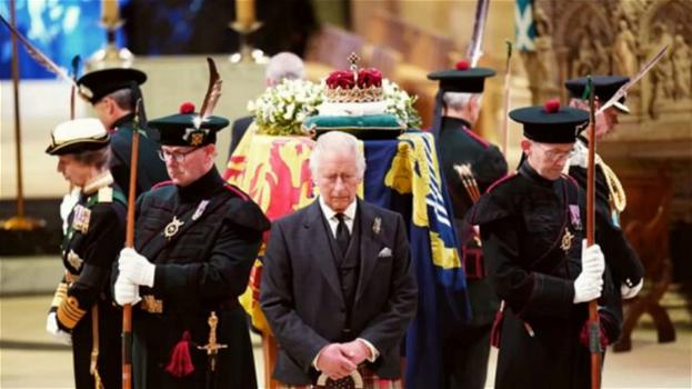 Regina Elisabetta, la folla presente al funerale rimane senza parole: ecco cos’è successo