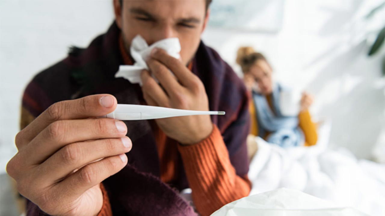 Twindemia in Italia, gli esperti lanciano l’allarme: ecco i sintomi a cui fare attenzione