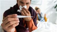 Twindemia in Italia, gli esperti lanciano l’allarme: ecco i sintomi a cui fare attenzione