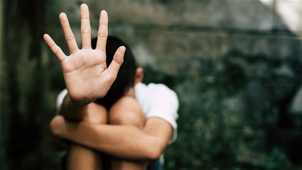 Italia, bimba 13 enne violentata ripetutamente dal padre: le sue condizioni
