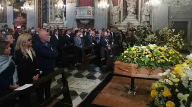 Franco Gatti, folla e lacrime ai funerali: numerosi amici presenti
