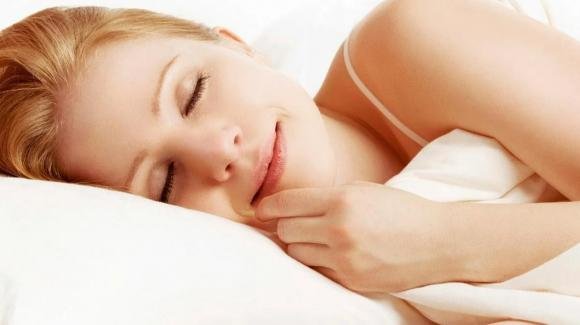 Il sonno notturno alza l’umore, incrementa il desiderio e aiuta a mantenere il peso forma