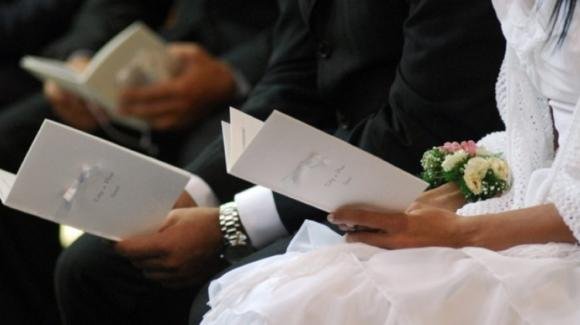 Il bonus per rilanciare i matrimoni: 20 mila euro per chi si sposa