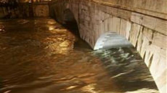 Italia, il fiume ha rotto gli argini: l’acqua sta sommergendo tutto
