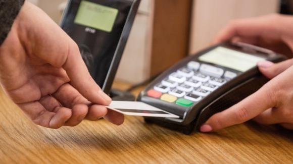 Ecco la nuova norma sui pagamenti con bancomat: cambia tutto per gli italiani
