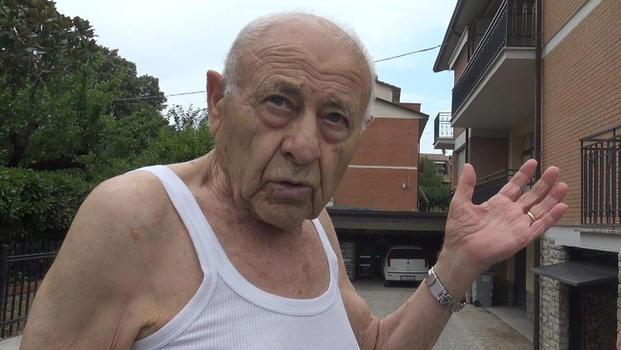 Italia, ex carabiniere sorprende i ladri sul balcone e spara