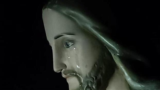 La statua di Gesù piange, interviene la Curia dopo il miracolo