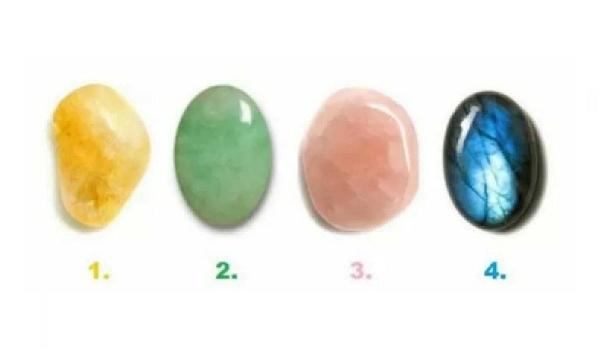 Scegli una di queste 4 pietre e scopri il significato