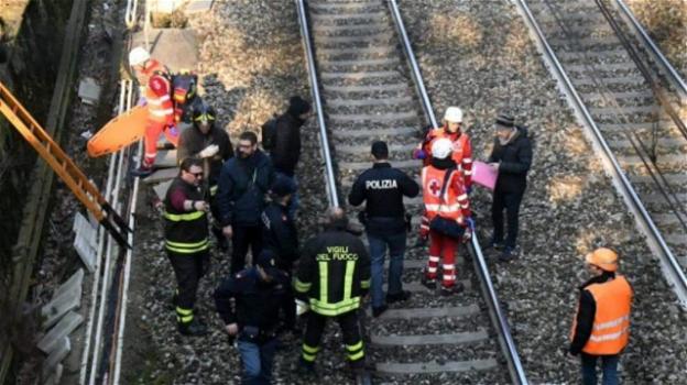 Italia, terribile tragedia ferroviaria. Stop ai treni, inutili i soccorsi