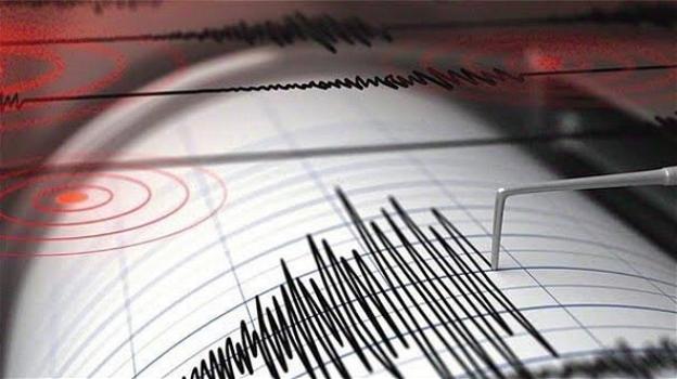 L’Italia trema, forte scossa di terremoto magnitudo 4.5: gente in strada