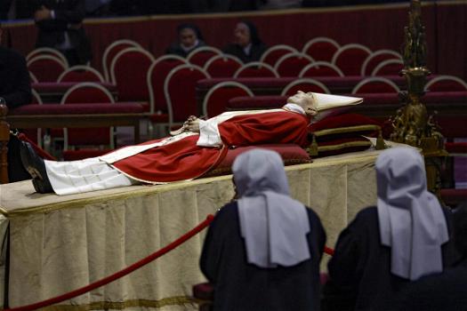 Papa Ratzinger, sarà vietato durante i funerali