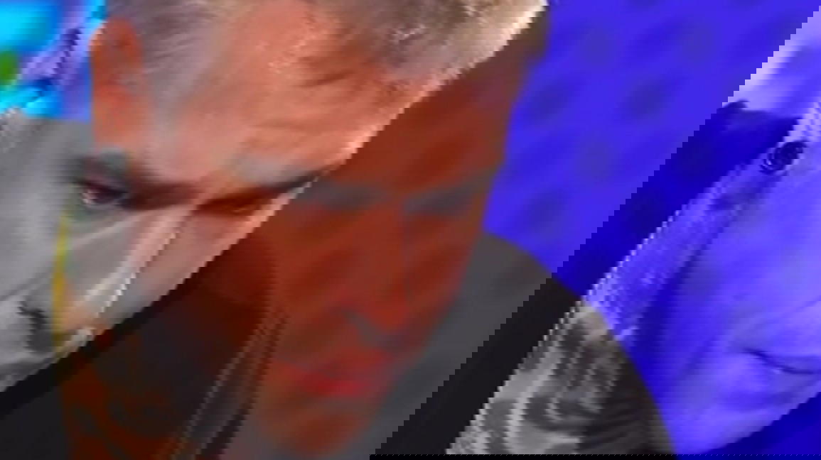 Fedez, durante la diretta si sente malissimo. Gelo in studio