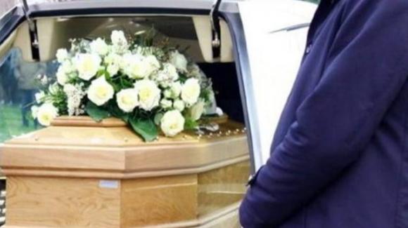 Marito e moglie muoiono lo stesso giorno: trovati senza vita