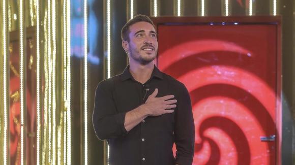 Antonio Spinalbese ha violato il regolamento del GfVip: incastrato da Antonella