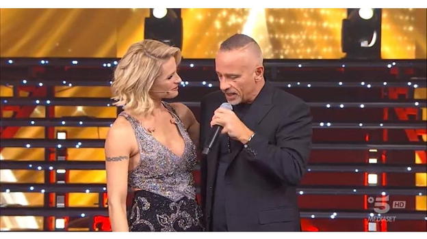 Eros Ramazzotti, la confessione in diretta Tv: "Papà di nuovo? Quando sei innamorato.."