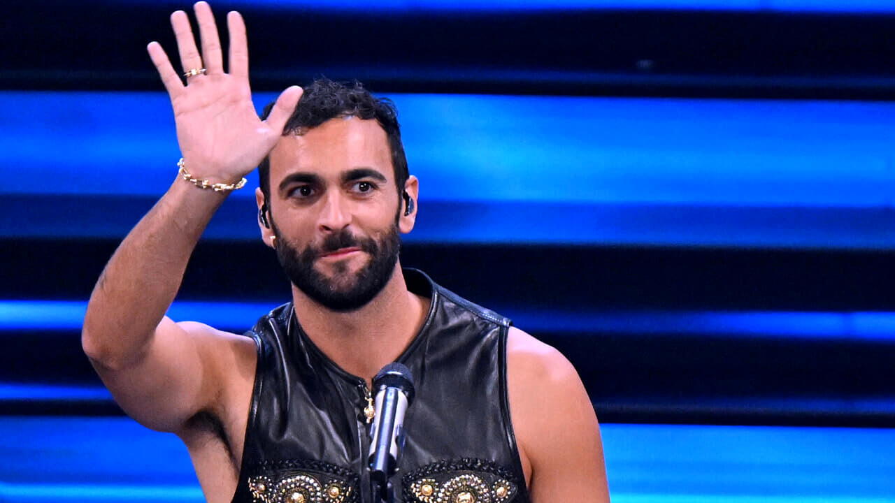 “Ora posso dirlo”. Marco Mengoni, il lieto annuncio manda i fan al settimo cielo