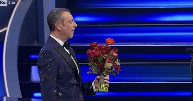 Sanremo, perché tutti i cantanti hanno regalato una rosa ad Amadeus