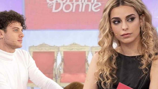 Uomini e Donne, Carola beccata con un altro: le foto
