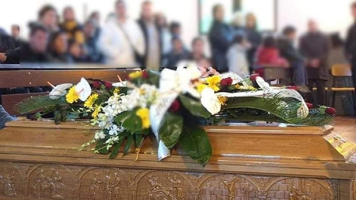 Muore a 18 anni e vieta al fidanzato di andare al suo funerale