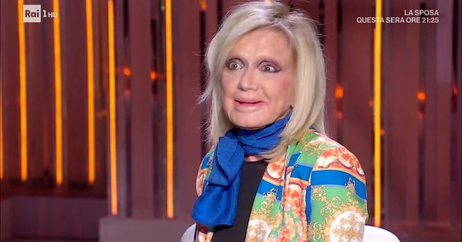 Rita Pavone choc: “Un cadavere, aperta da una parte all’altra”