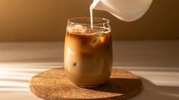 Infiammazioni: aggiungere latte nel caffè potrebbe aiutare, vediamo come