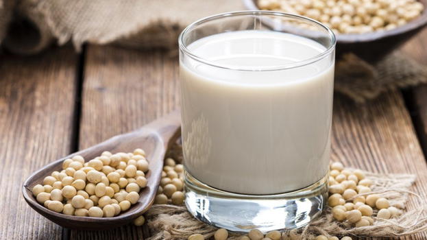 Latte vegetale: i nutrizionisti consigliano quello di soia, spiegato il motivo