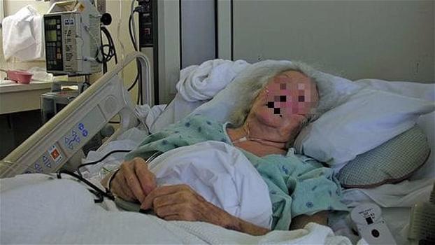 Nonnina sta per morire in ospedale, l’infermiera commette qualcosa di orribile