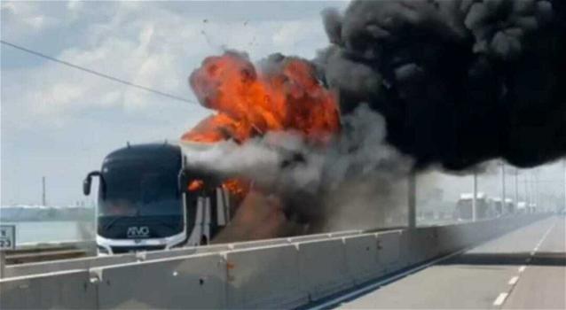 Dramma in Italia, l’autobus va in fiamme sul Ponte
