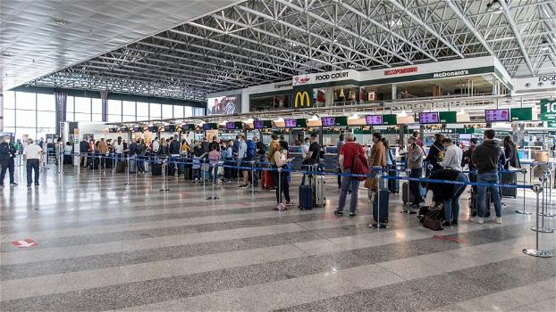 Italia, choc in aeroporto: cosa trova la polizia nella valigia
