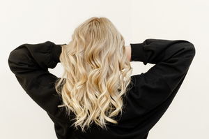 tecnica-airtouch-moderna-e-alla-moda-per-la-tintura-dei-capelli-guarda-da-dietro