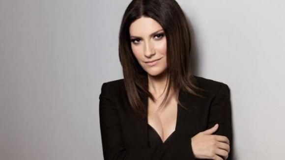 Laura Pausini, il drammatico annuncio in questi minuti