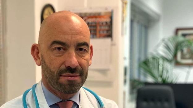 “Criminale”. L’accusa choc a Matteo Bassetti