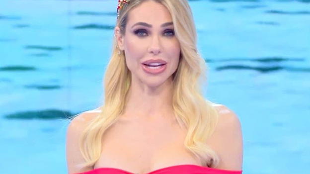 Isola dei Famosi, risveglio traumatico per Ilary Blasi: cosa sta succedendo