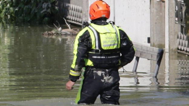 È successo tutto all’improvviso durante i funerali